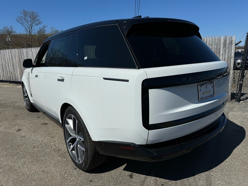 2025 Land Rover Range Rover SE photo 2