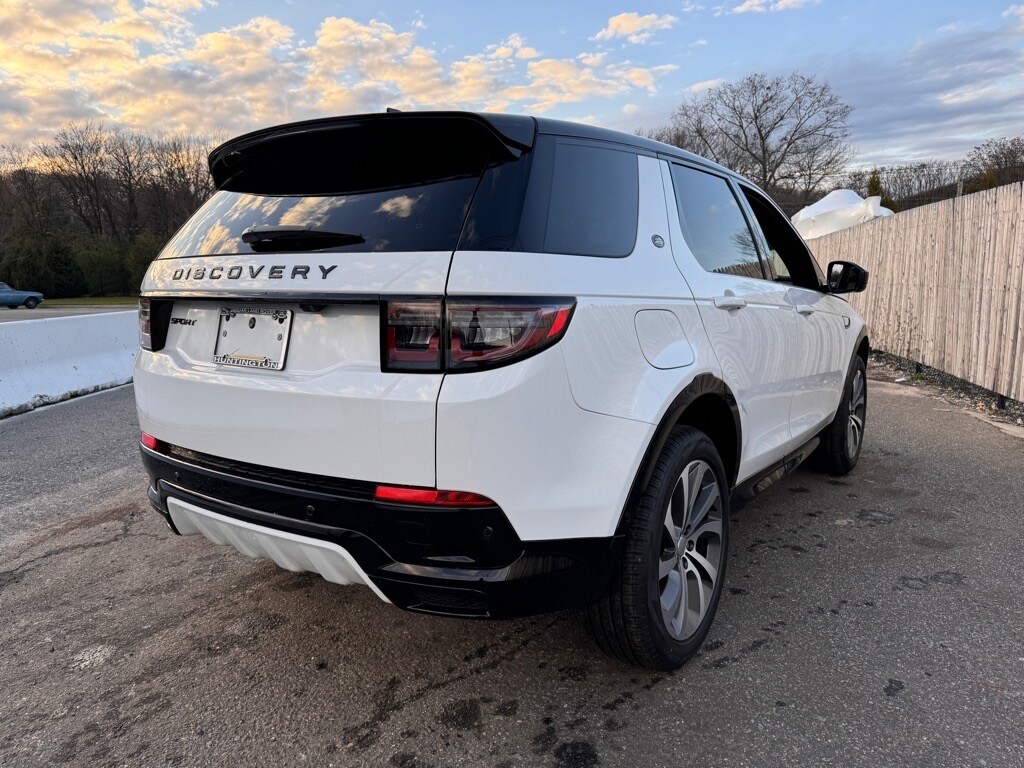 2025 Land Rover Discovery Sport Dynamic SE photo 4