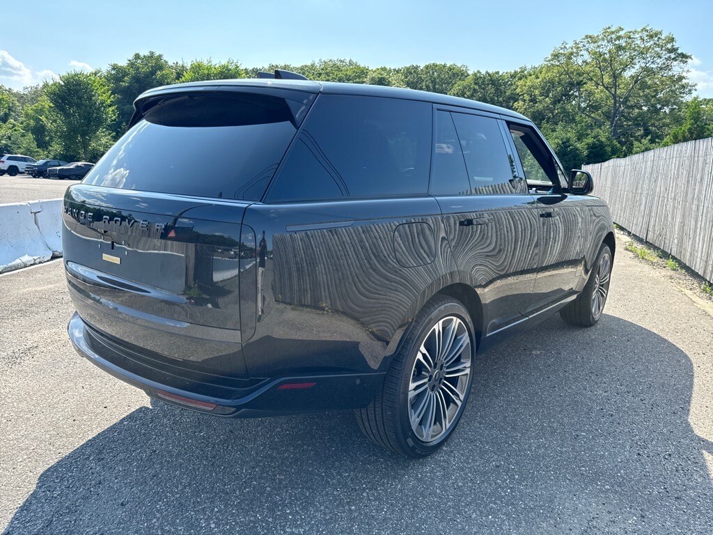 2025 Land Rover Range Rover SE photo 2