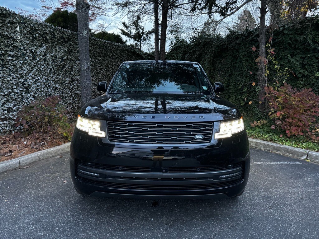 2025 Land Rover Range Rover SE photo 2