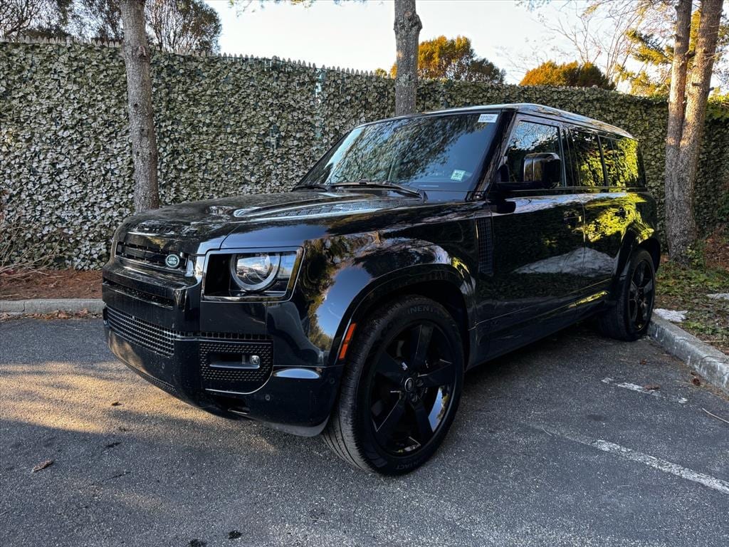 2023 Land Rover Defender V8's photo