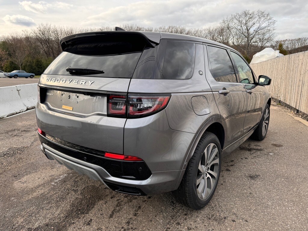 2025 Land Rover Discovery Sport S photo 2