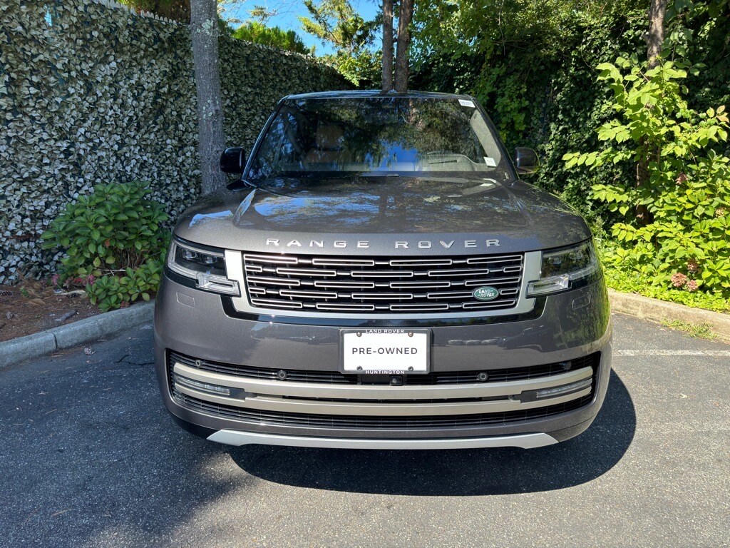 2023 Land Rover Range Rover SE photo 2
