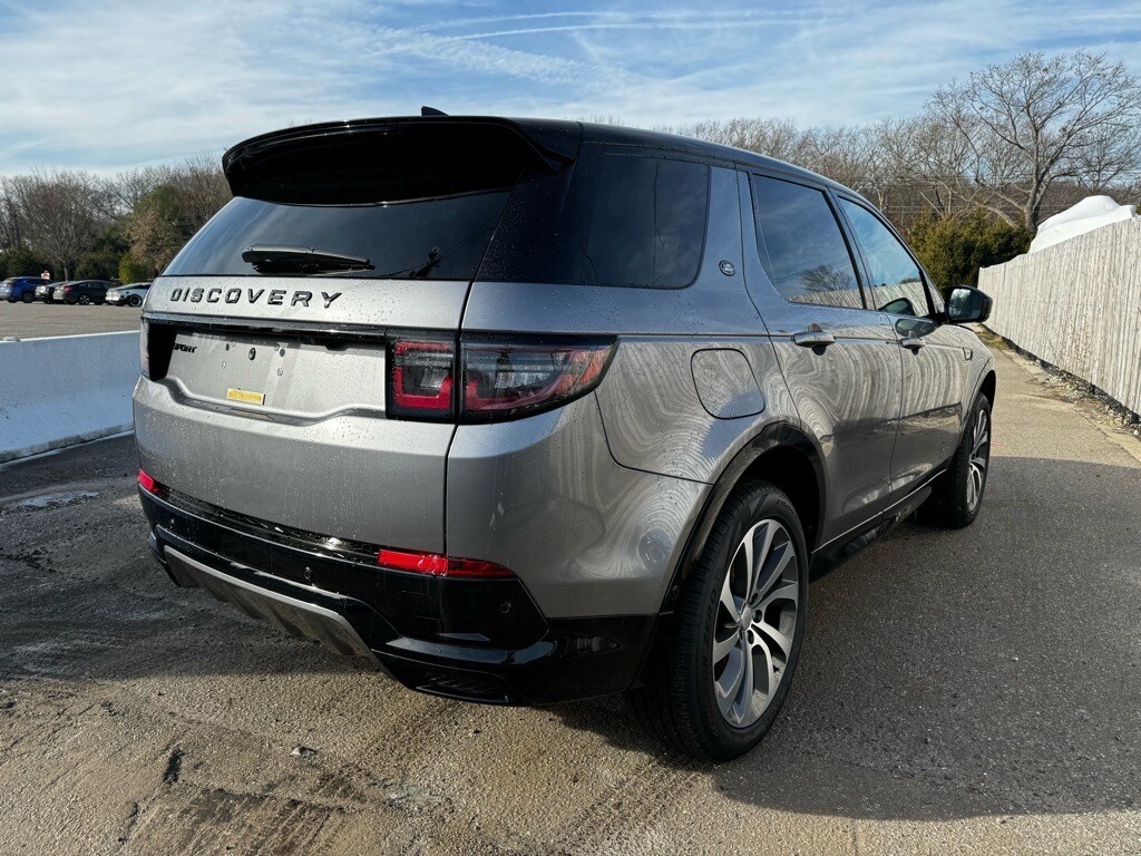 2025 Land Rover Discovery Sport Dynamic SE photo 3