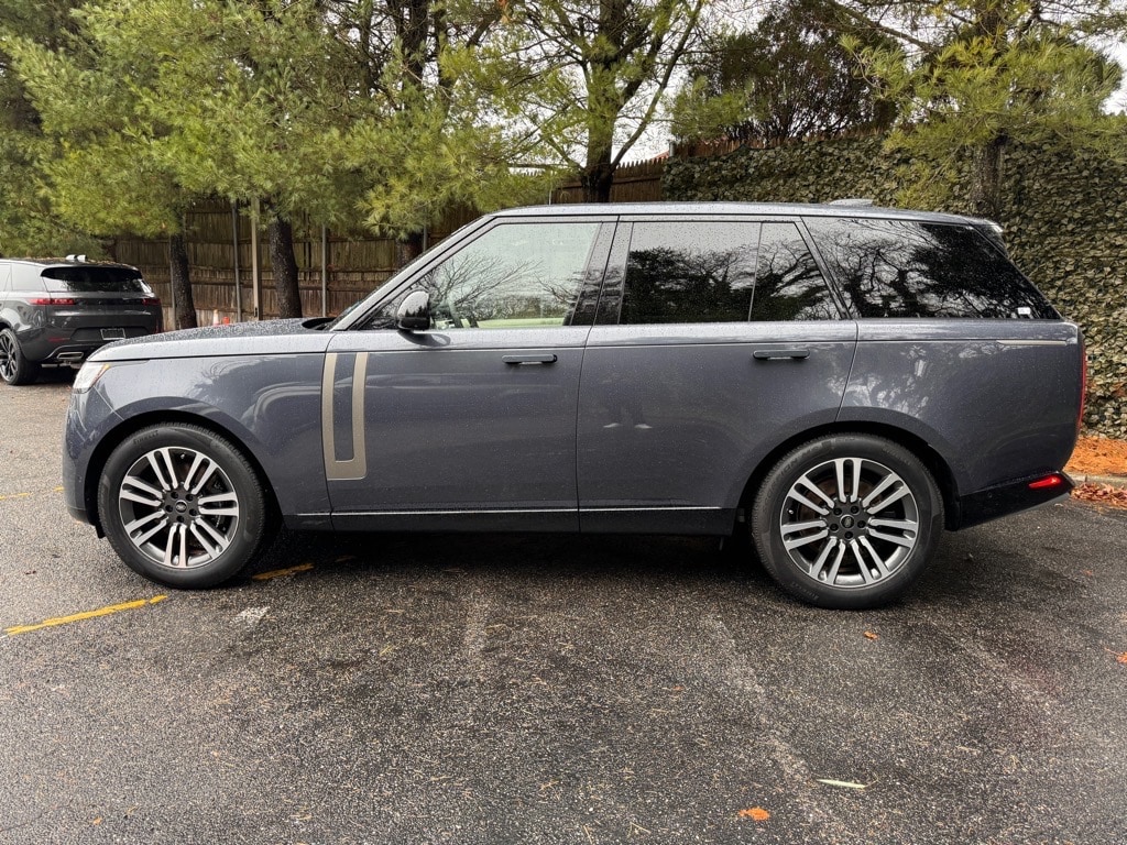 Used 2025 Land Rover Range Rover SE with VIN SALKP9E94SA259127 for sale in Huntington, NY