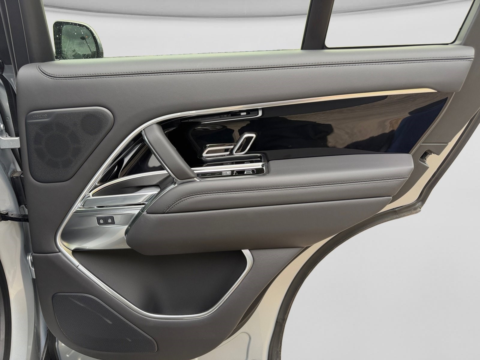 2025 Land Rover Range Rover SE - Photo 21
