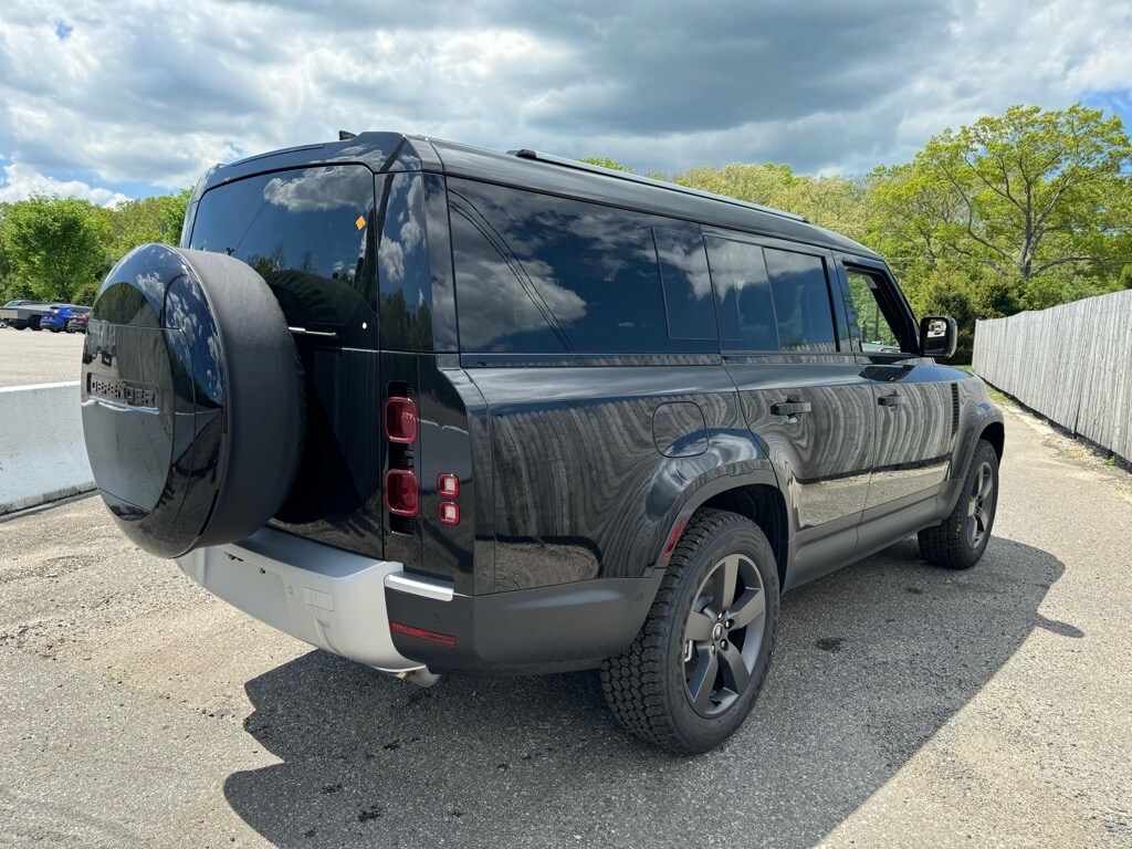 2025 Land Rover Defender S photo 3