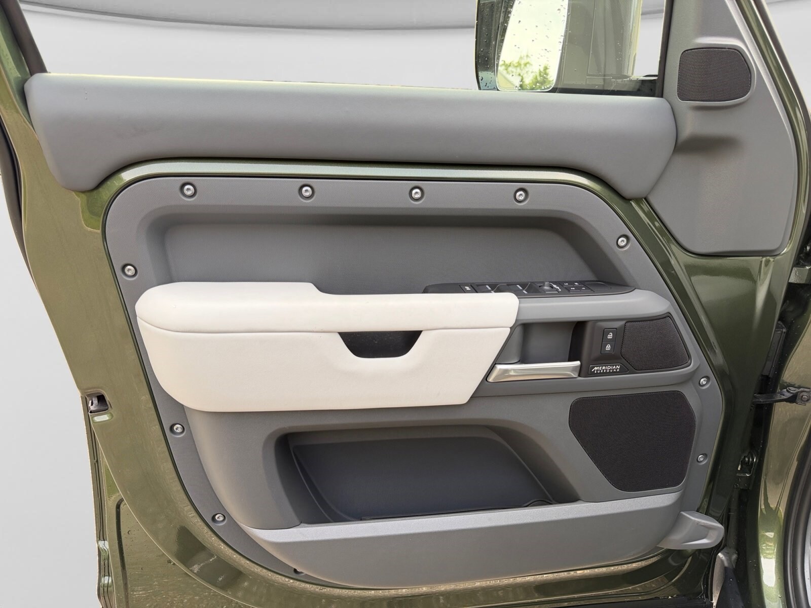2026 Land Rover Defender X-Dynamic SE - Photo 12