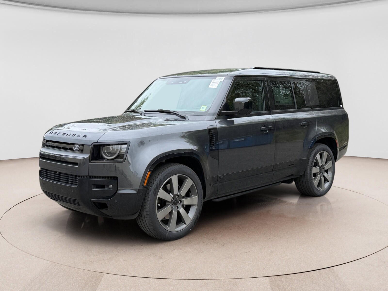 2026 Land Rover Defender 130 V8 P500's photo