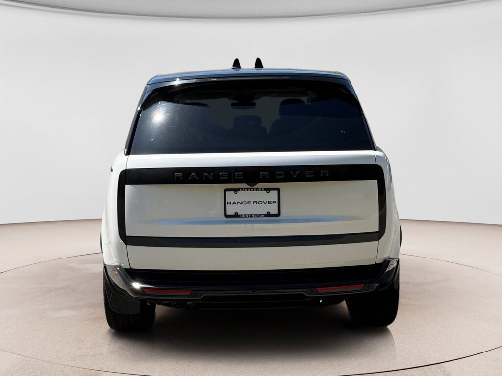 New 2026 Land Rover Range Rover SE LWB 7-Seats / V8 SUV