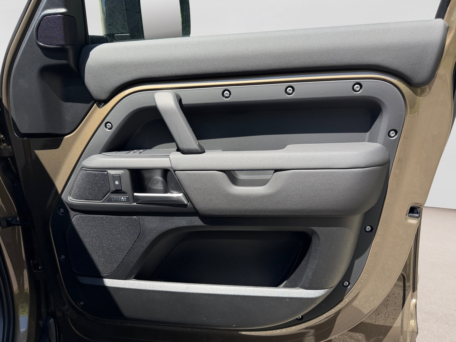 2026 Land Rover Defender X-Dynamic SE - Photo 24