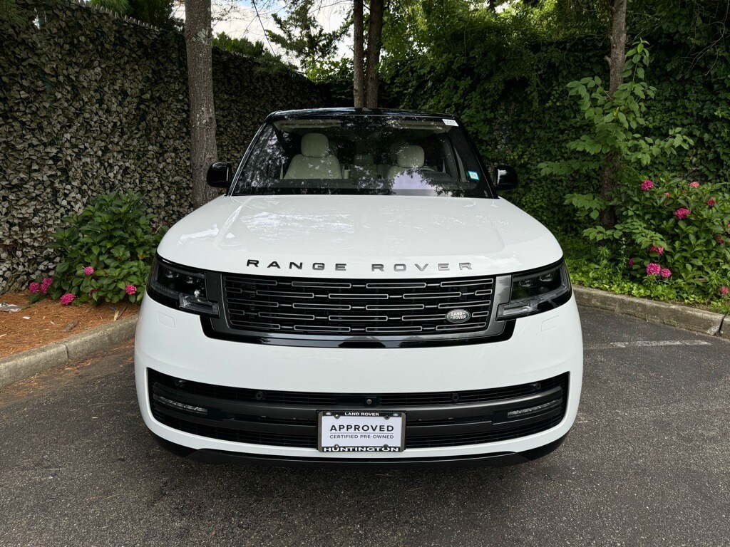 2023 Land Rover Range Rover SE photo 2
