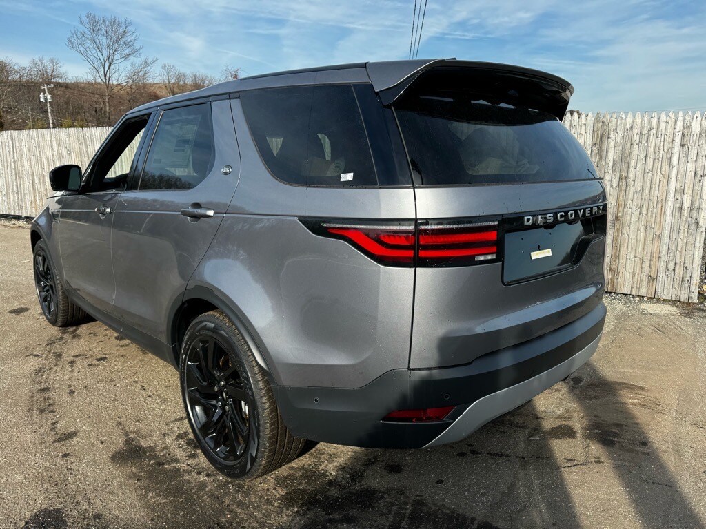 2025 Land Rover Discovery S photo 2