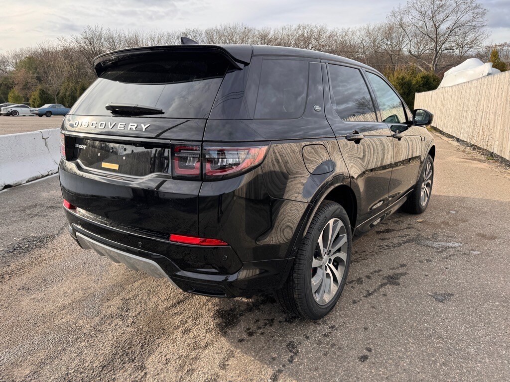 2025 Land Rover Discovery Sport S photo 3