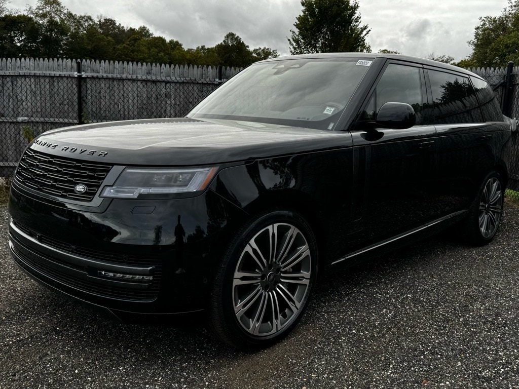 New 2025 Land Rover Range Rover SE SUV