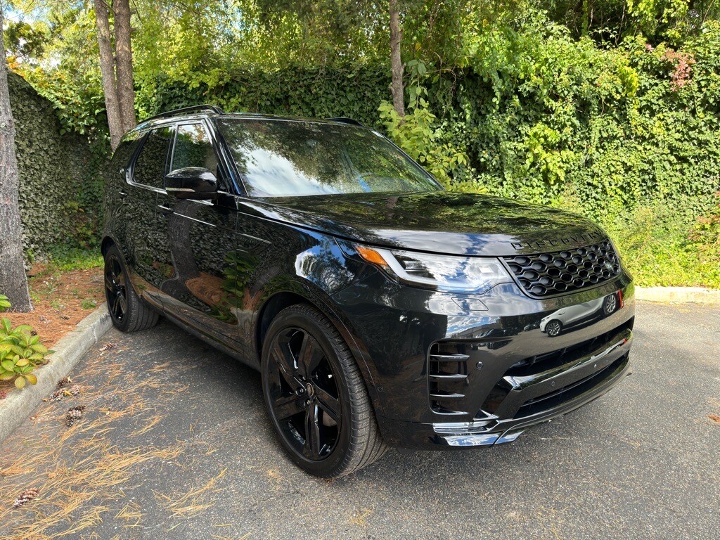 2025 Land Rover Discovery P360 Dynamic SE photo 3