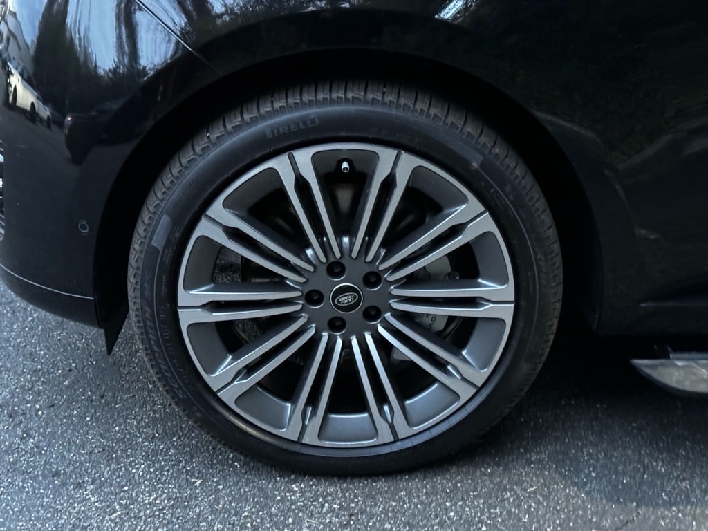 New 2025 Land Rover Range Rover P530 SE AWD P530 SE SUV