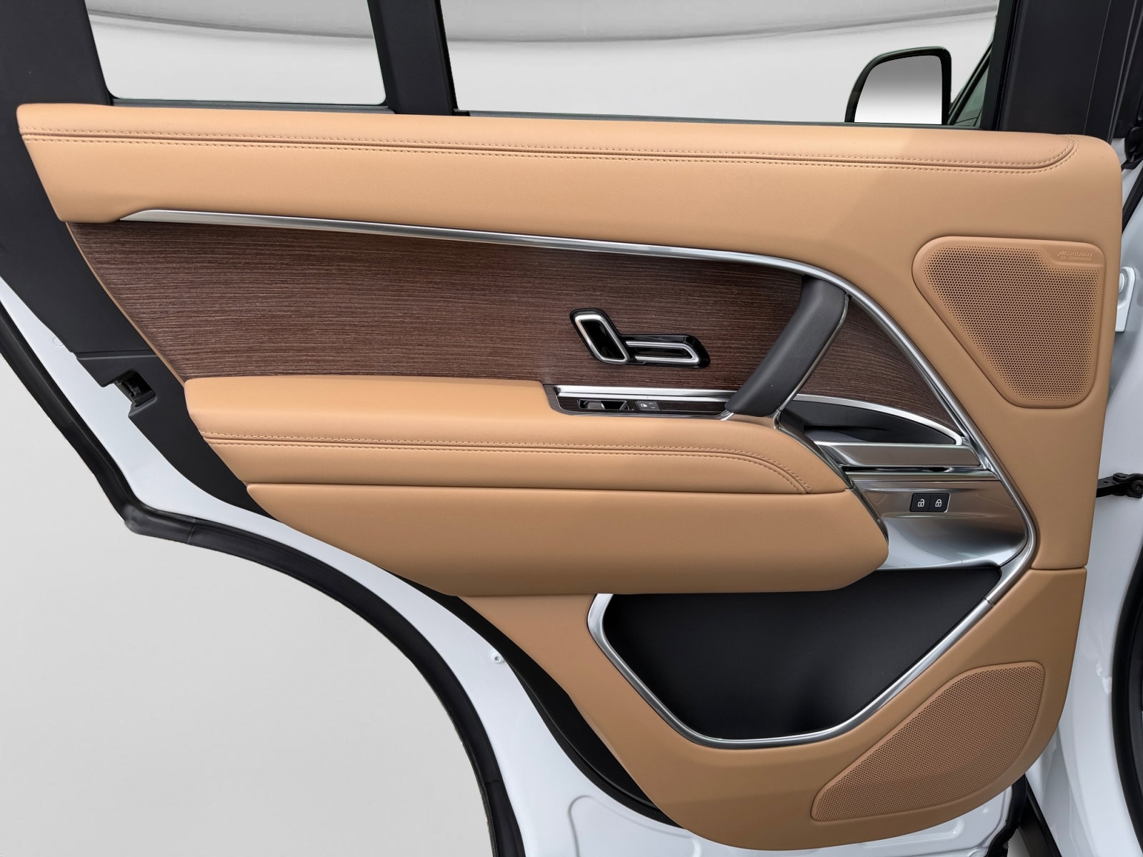 2026 Land Rover Range Rover SE - Photo 17