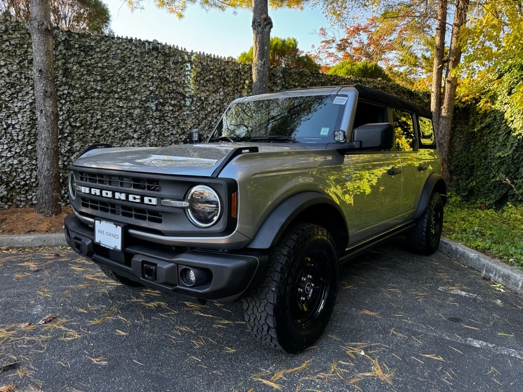 2023 Ford Bronco 4-Door Black Diamond's photo