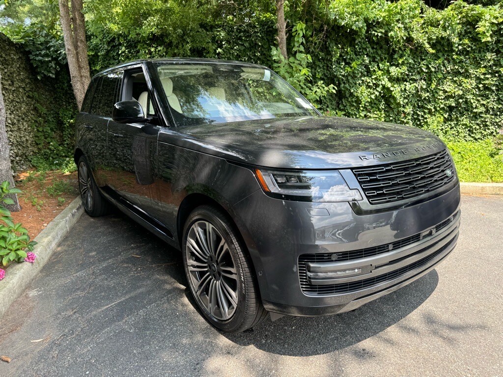 2025 Land Rover Range Rover SE photo 2