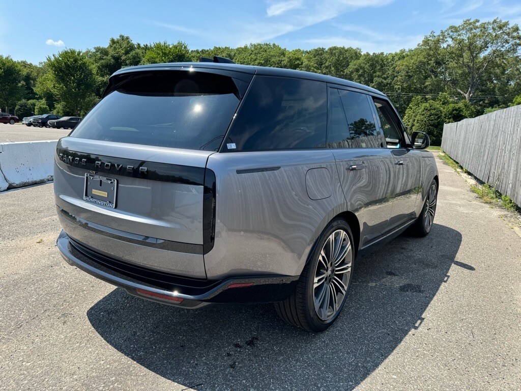2025 Land Rover Range Rover SE photo 2