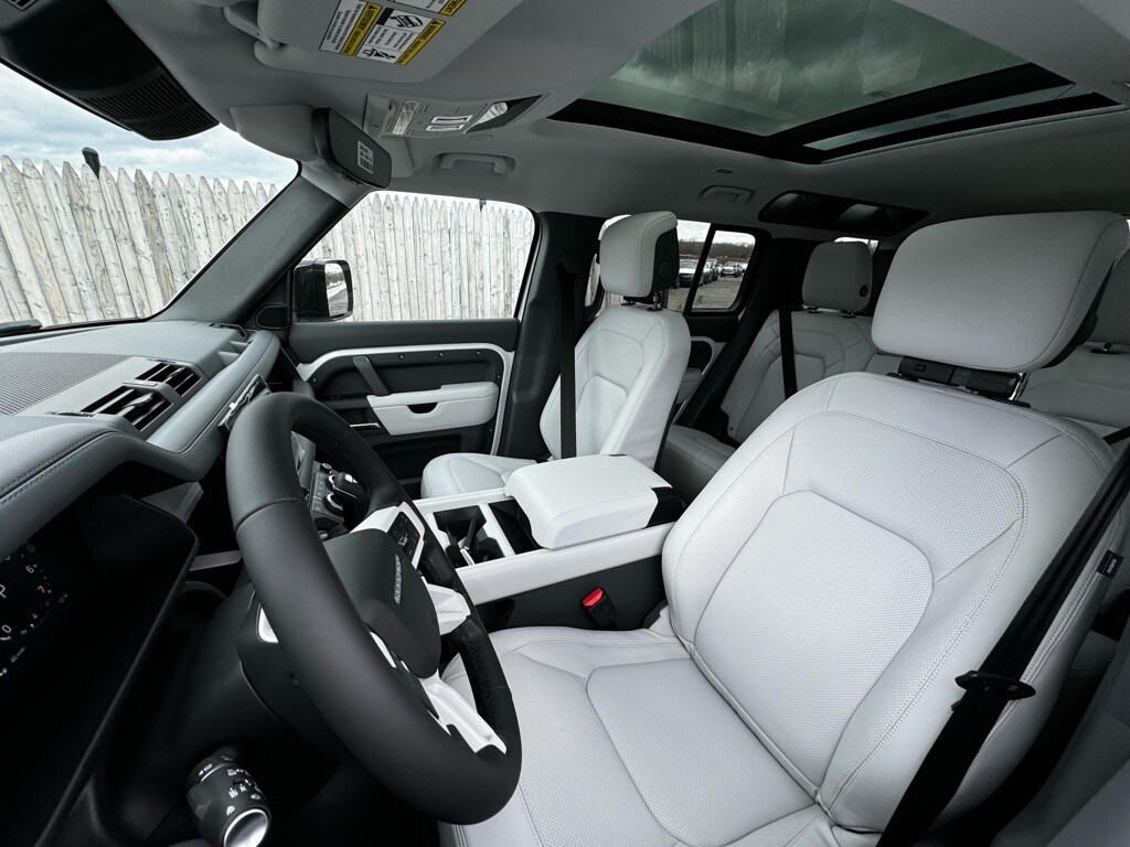 2025 Land Rover Defender S photo 4