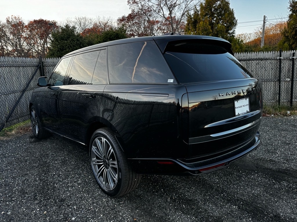 New 2025 Land Rover Range Rover SE SUV