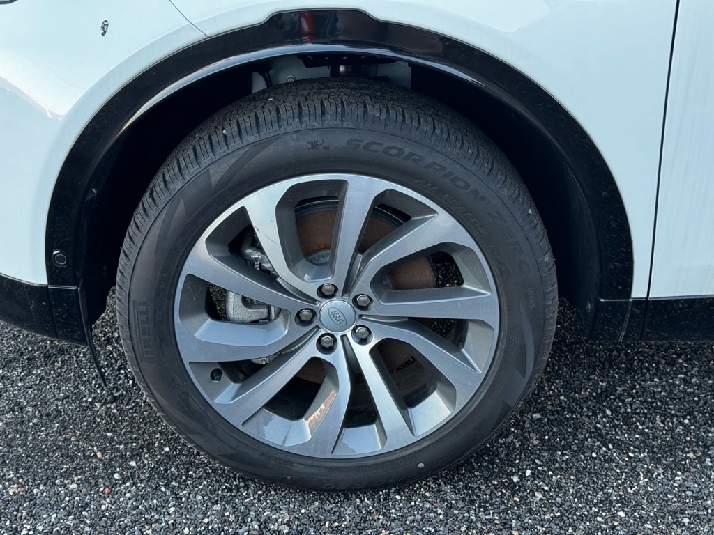 New 2025 Land Rover Discovery Sport Dynamic SE SUV SWB