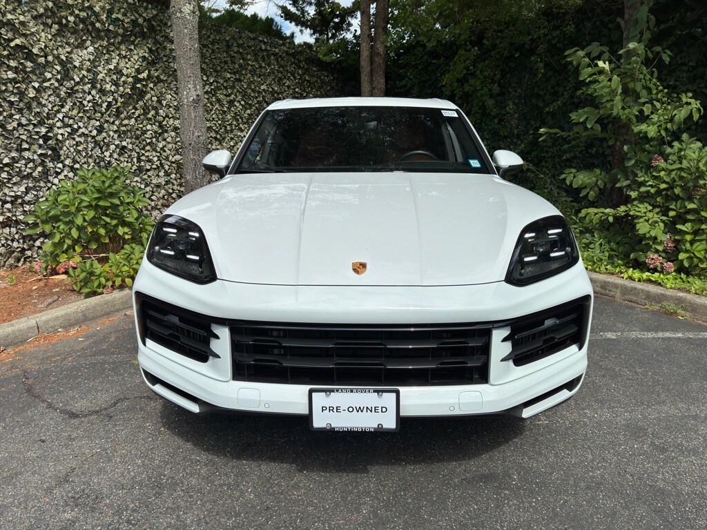 2024 Porsche Cayenne photo 2