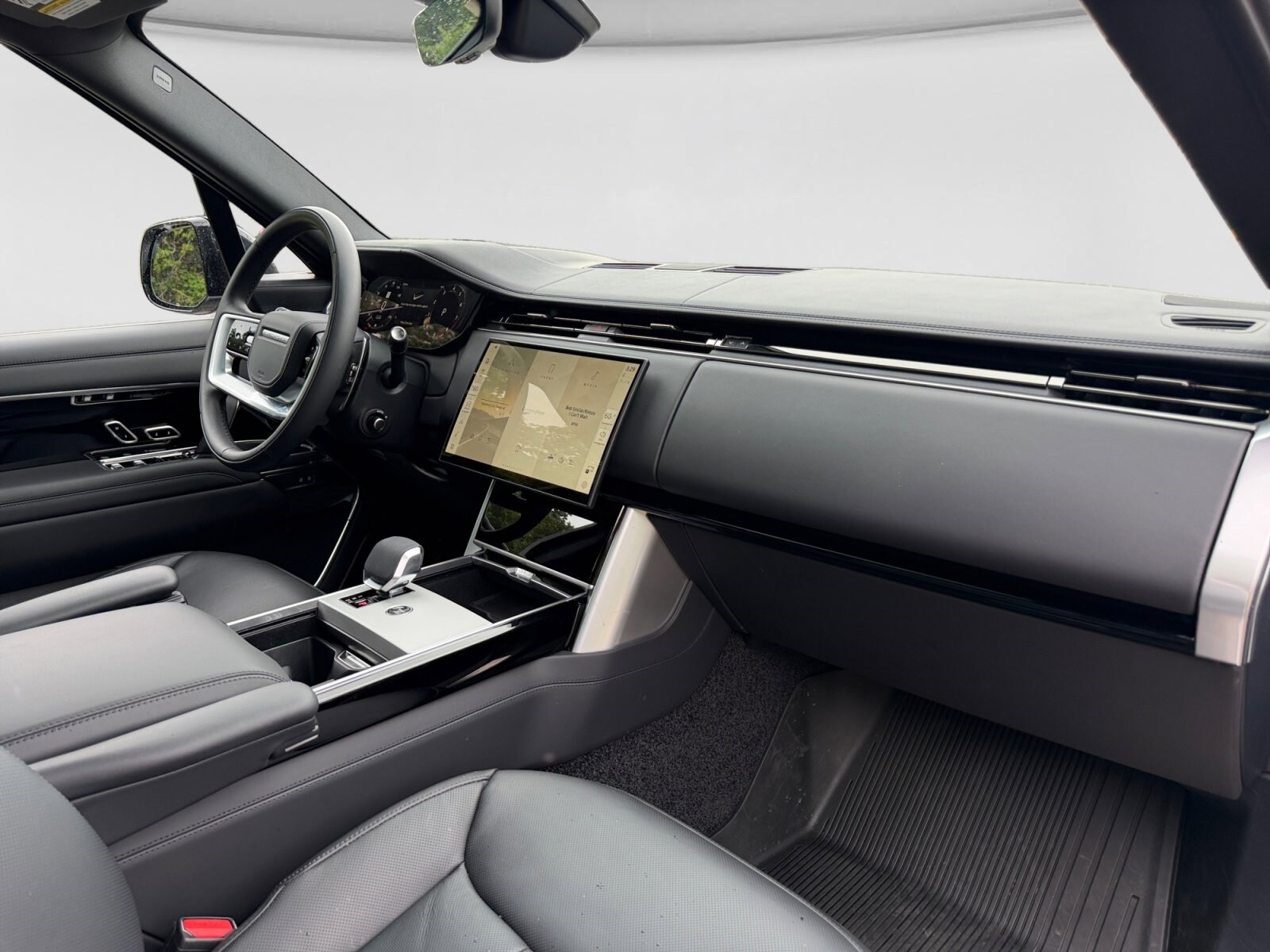 2025 Land Rover Range Rover SE - Photo 23