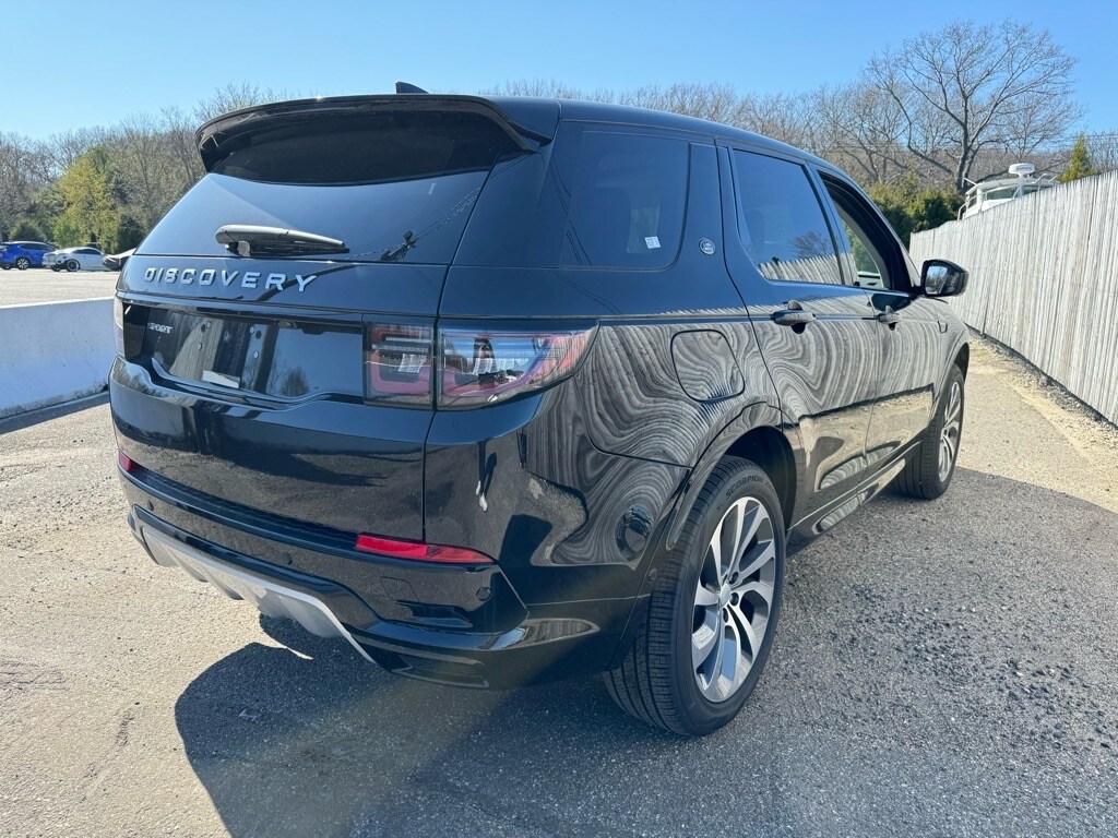 2025 Land Rover Discovery Sport S photo 3