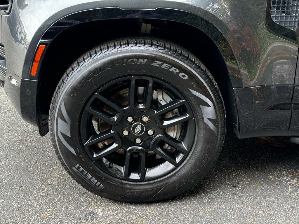 2023 Land Rover Defender 110 X-Dynamic SE photo 4