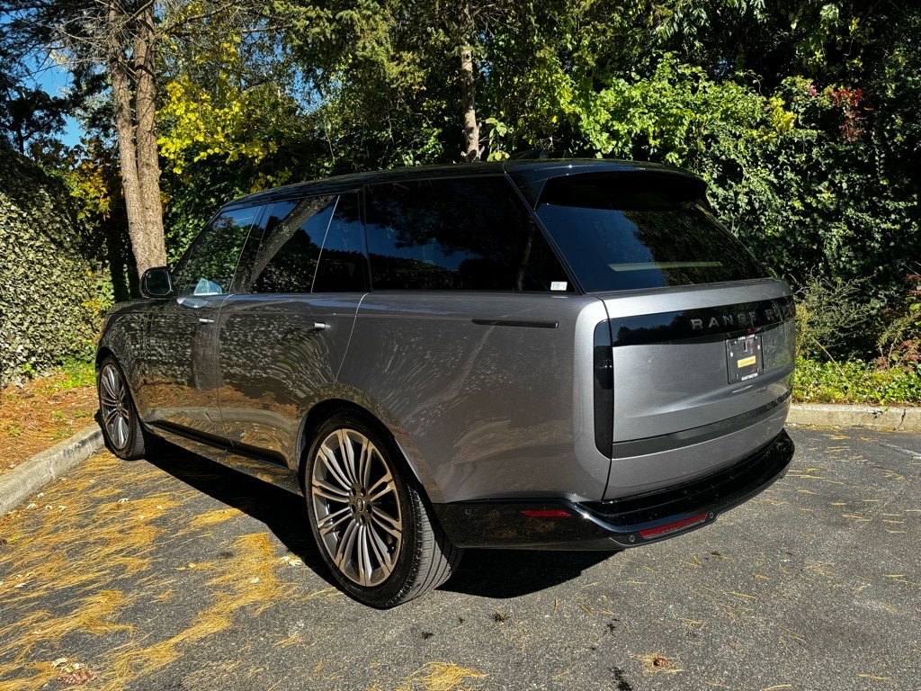 New 2025 Land Rover Range Rover SE SUV