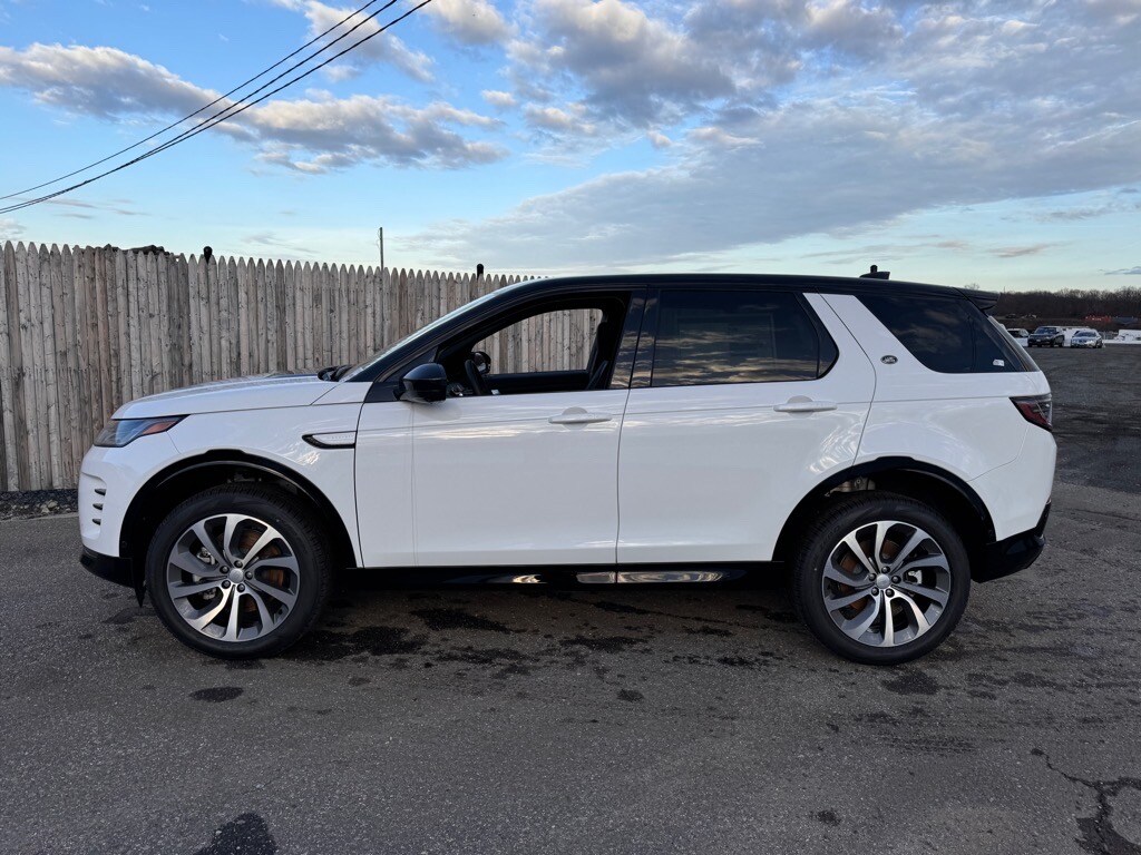 2025 Land Rover Discovery Sport Dynamic SE photo 2