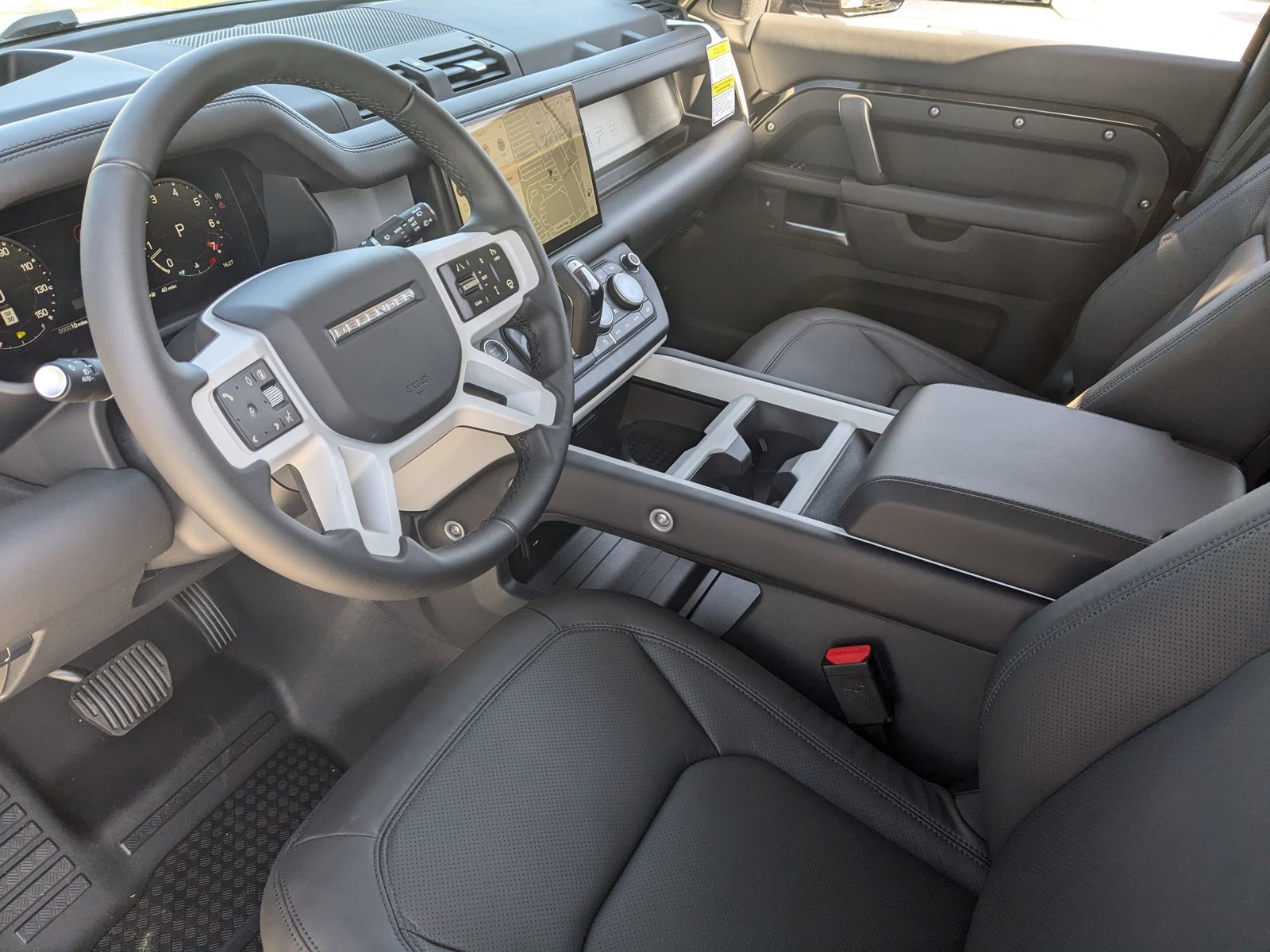 2025 Land Rover Defender 130 S photo 2