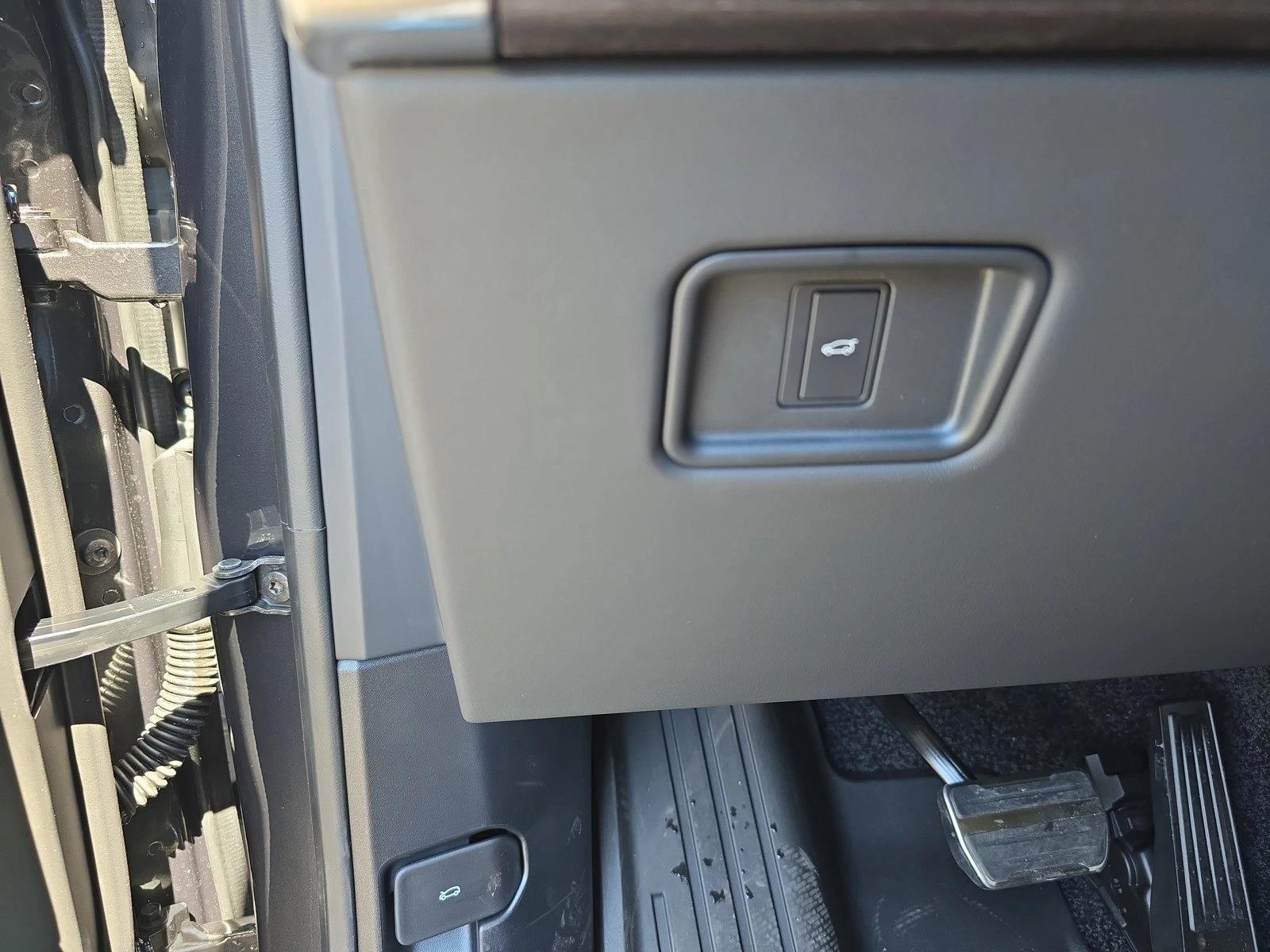 2026 Land Rover Range Rover SE - Photo 26
