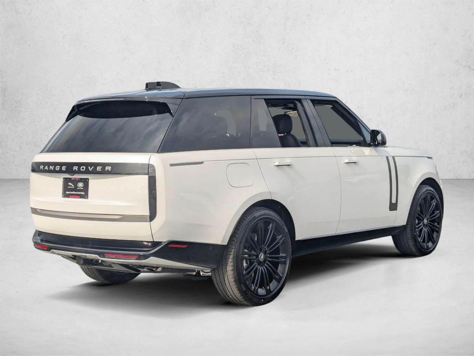 2025 Land Rover Range Rover SE photo 2