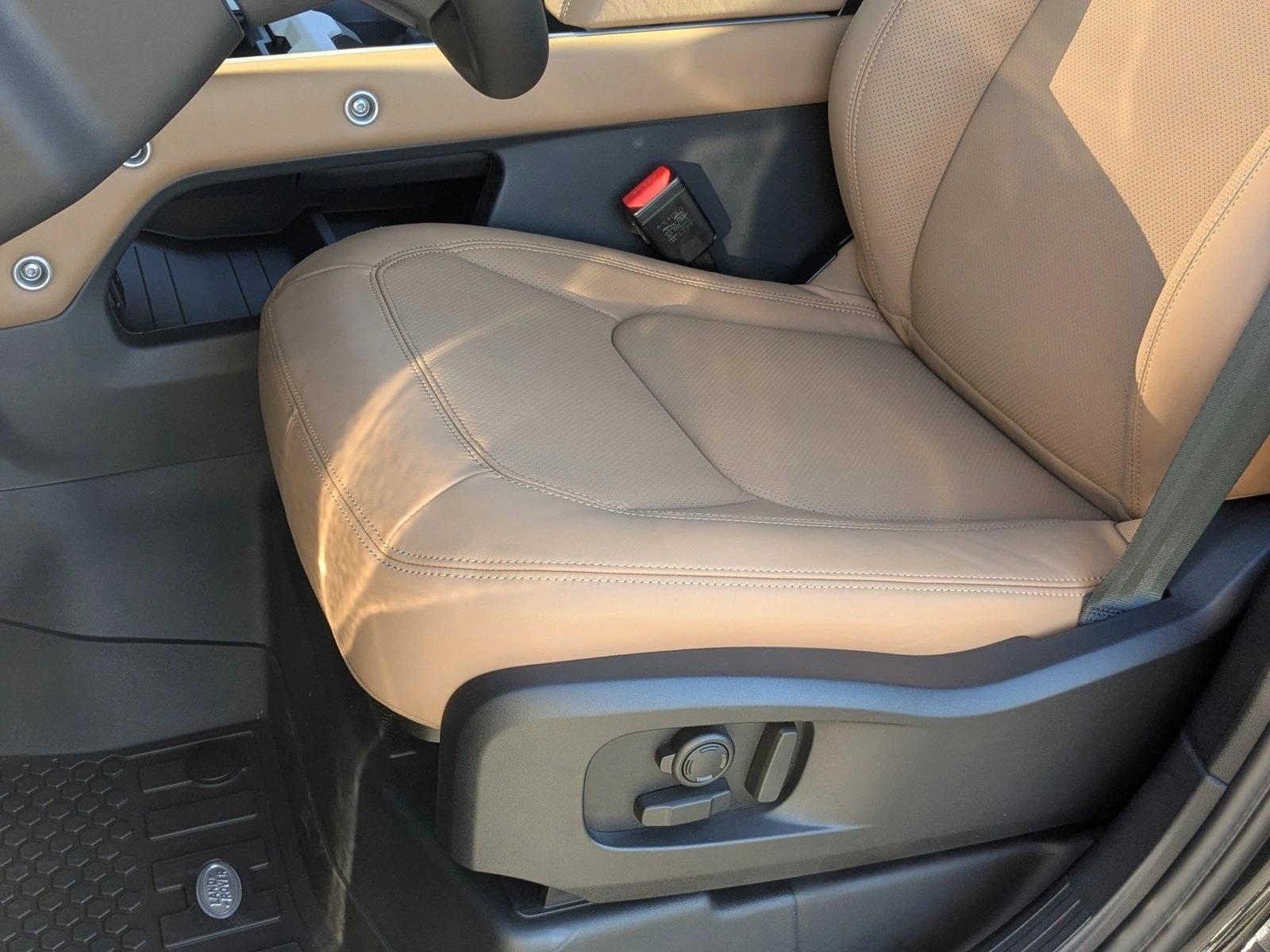 2026 Land Rover Defender 110 S photo 4