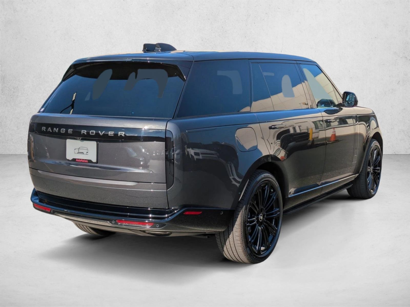 2025 Land Rover Range Rover SE photo 2