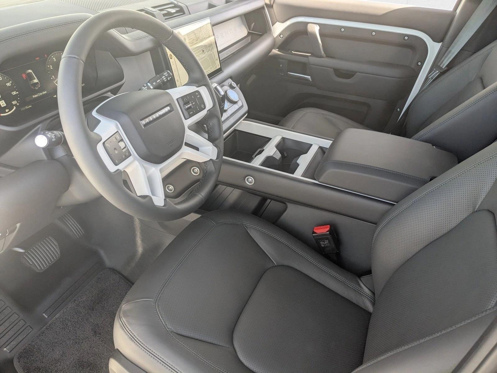 2025 Land Rover Defender 130 S photo 3