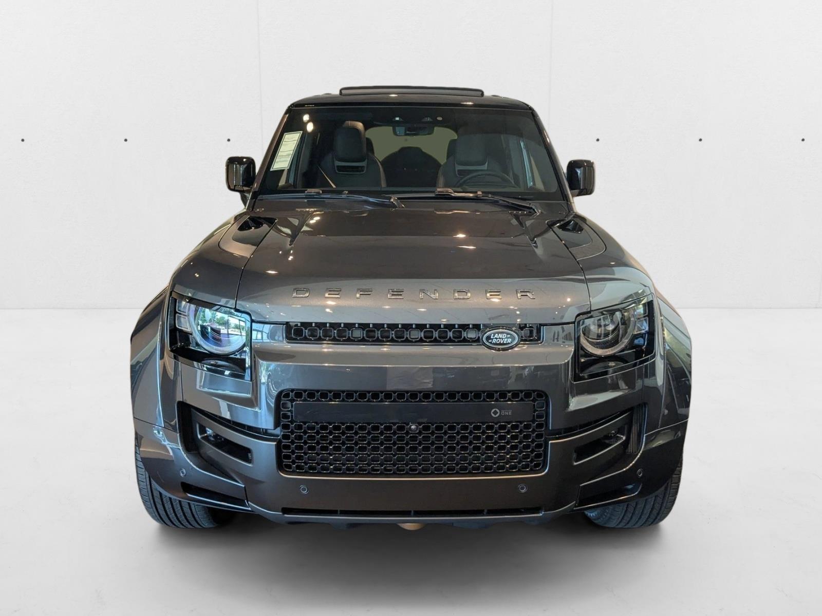 2025 Land Rover Defender 110 photo 2