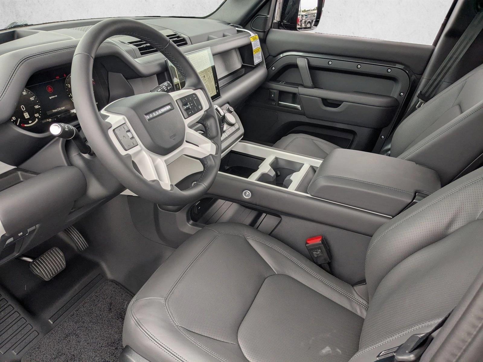 2025 Land Rover Defender 110 X-Dynamic SE photo 3