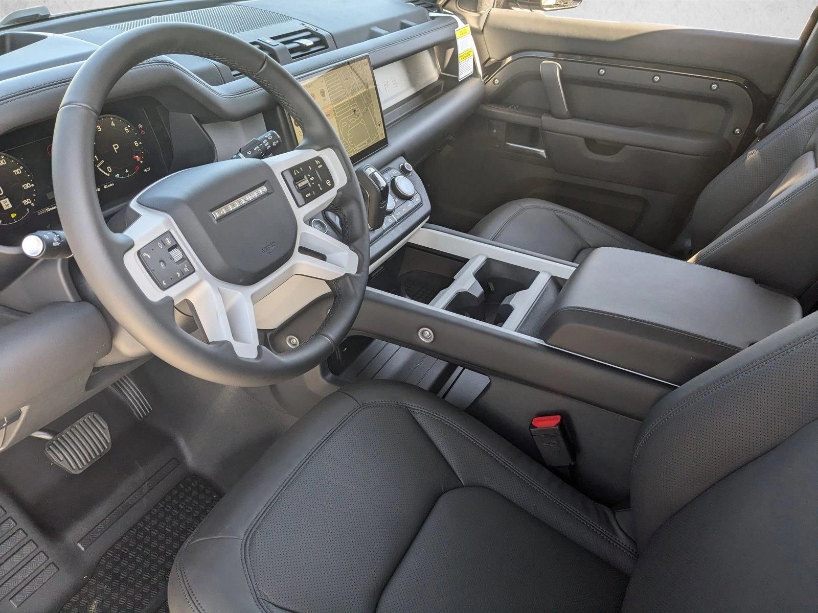 2025 Land Rover Defender 130 S photo 3
