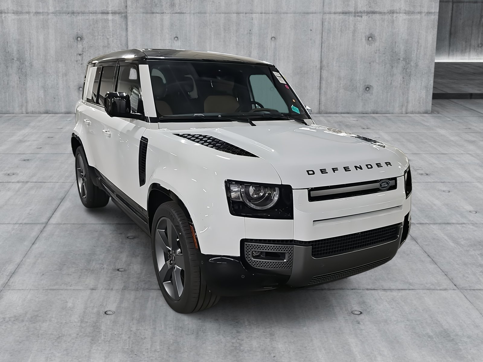 2025 Land Rover Defender 110 V8 photo 3