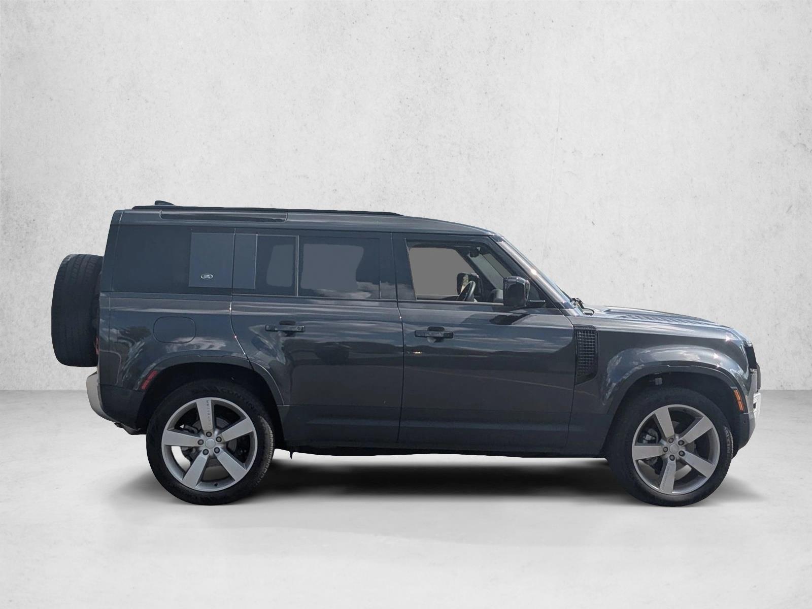 2024 Land Rover Defender 110 S photo 4