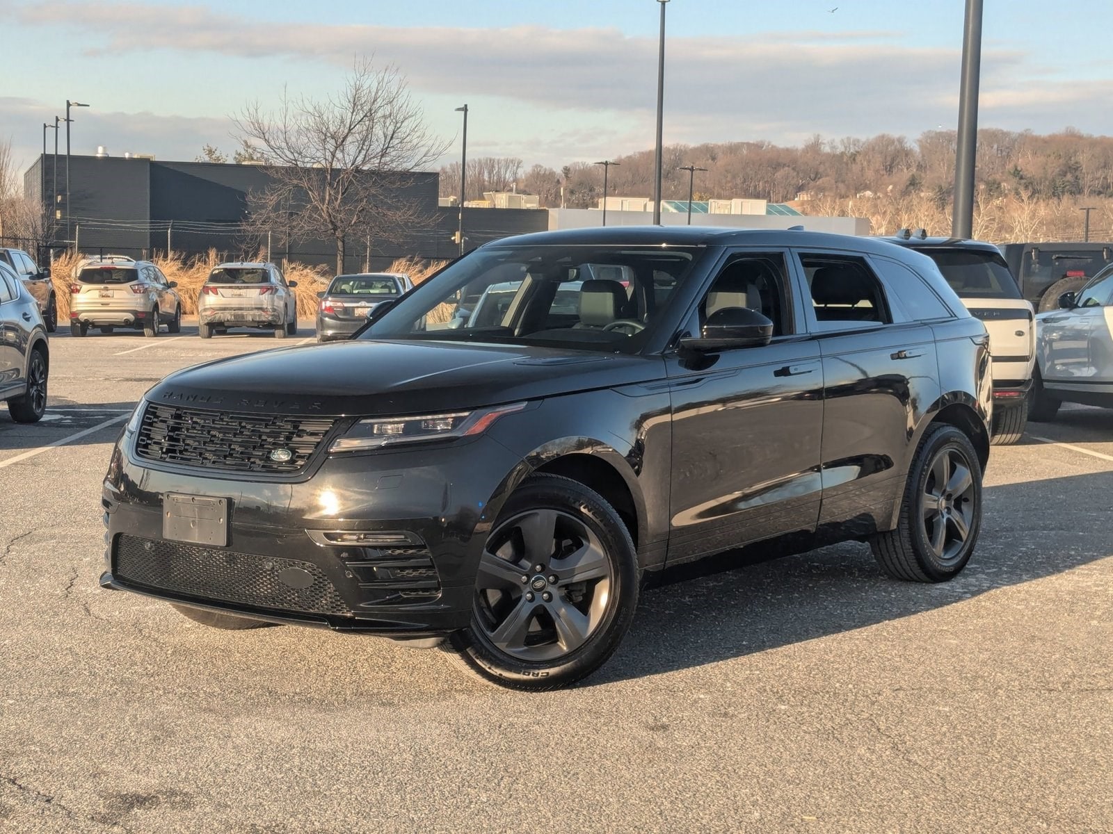 2025 Land Rover Range Rover Velar Dynamic SE's photo