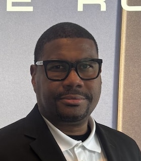 Staff member Kenny Winston from ID_01f7ea