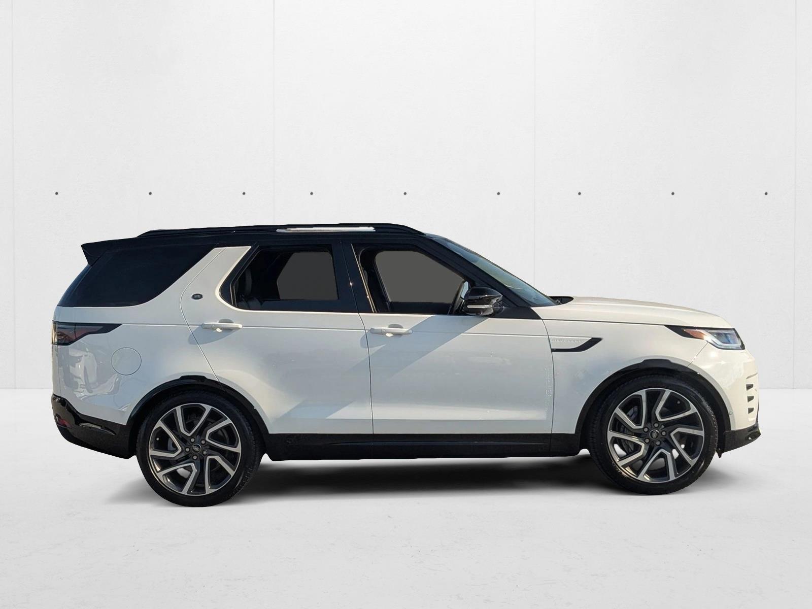 2024 Land Rover Discovery P300 Dynamic SE photo 4