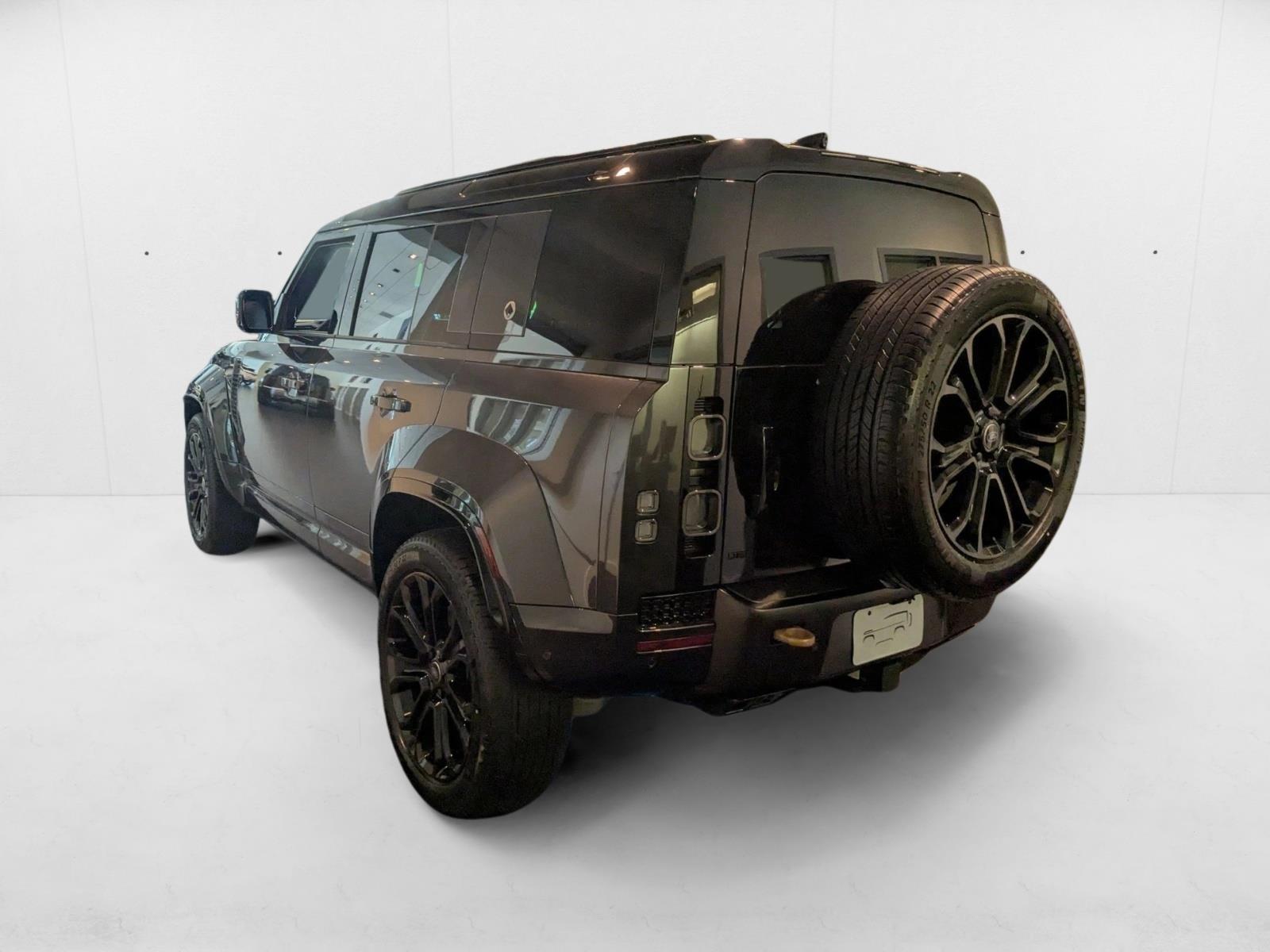 2025 Land Rover Defender 110 photo 3