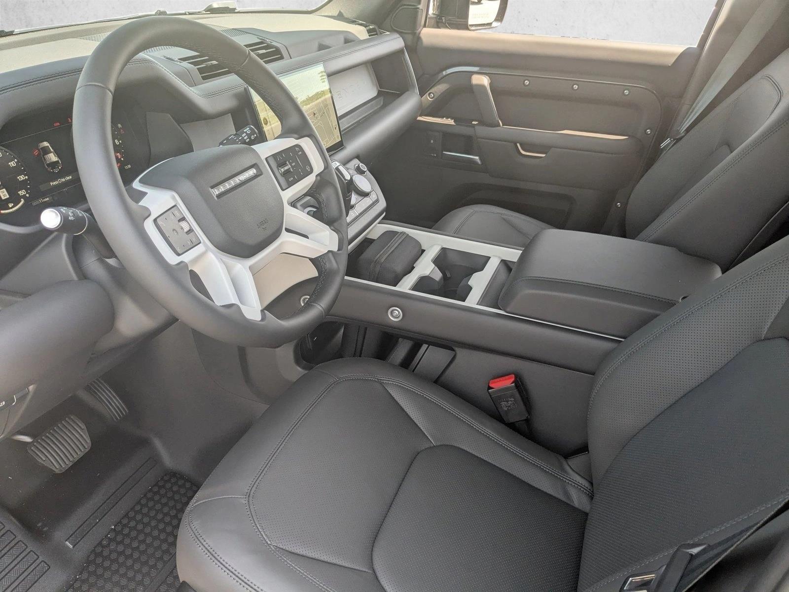 2025 Land Rover Defender 110 S photo 3